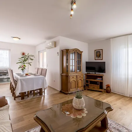 Nada Apartment *